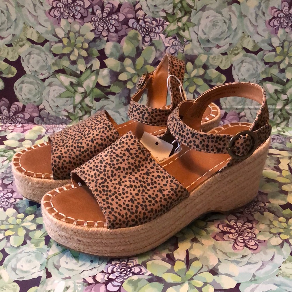 NWT Size 8.5 Universal Thread Morgan Wedges